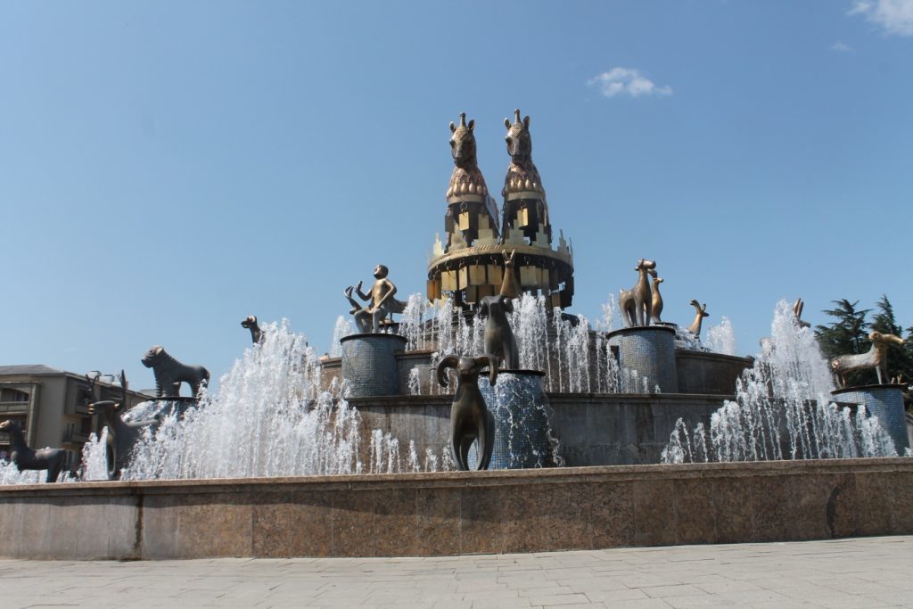 Площадь Давида Строителя с Колхидским фонтаном 2