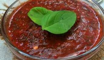 Аджика из помидор и чеснока