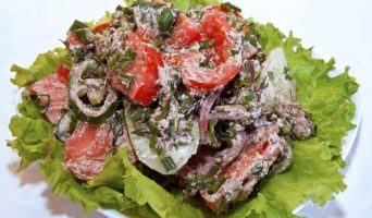 Грузинский салат с грецкими орехами