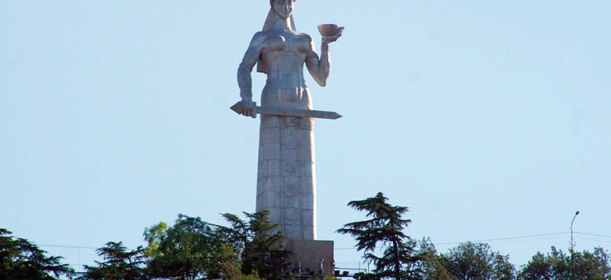 памятник в Грузии